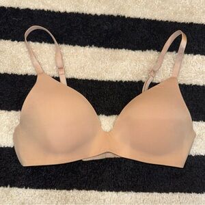 VS T-shirt lightly lined wireless nude bra